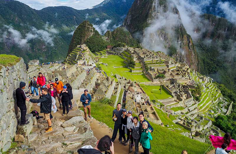 Tourists in the Wonder of the World